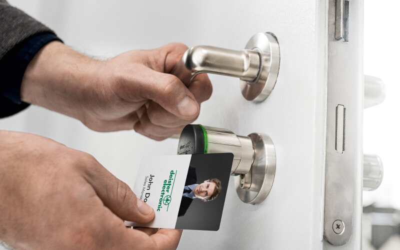 Cylindre numérique Ouverture de porte avec une carte et un cylindre numérique