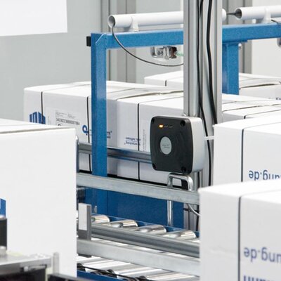 Conveyor belt TSU Conveyor belt with packages and TSU reader