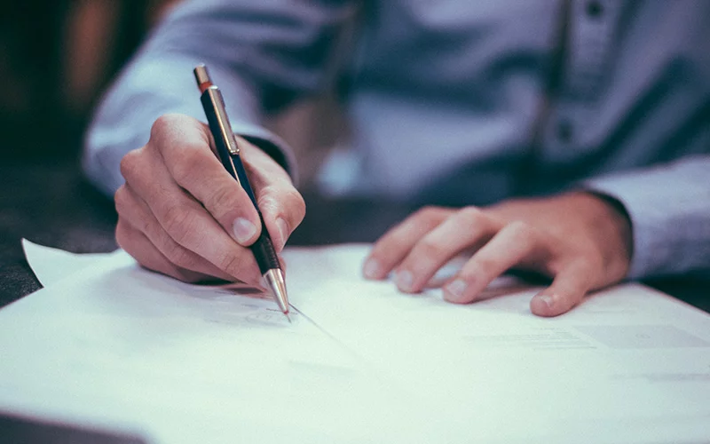 Emplois Emplois et signature de contrat