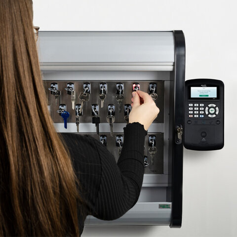 maxx 6U et terminal C4+ Armoire proxSafe® maxx 6 U avec terminal C4+