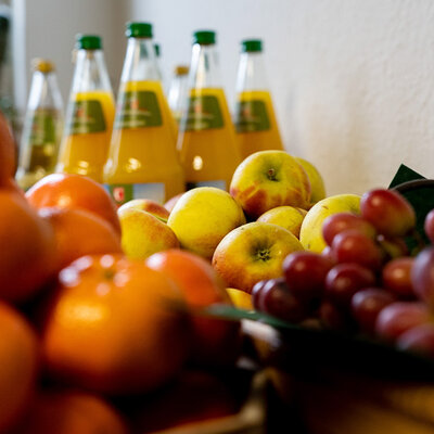 Fresh fruit and juices Fresh fruit and juices